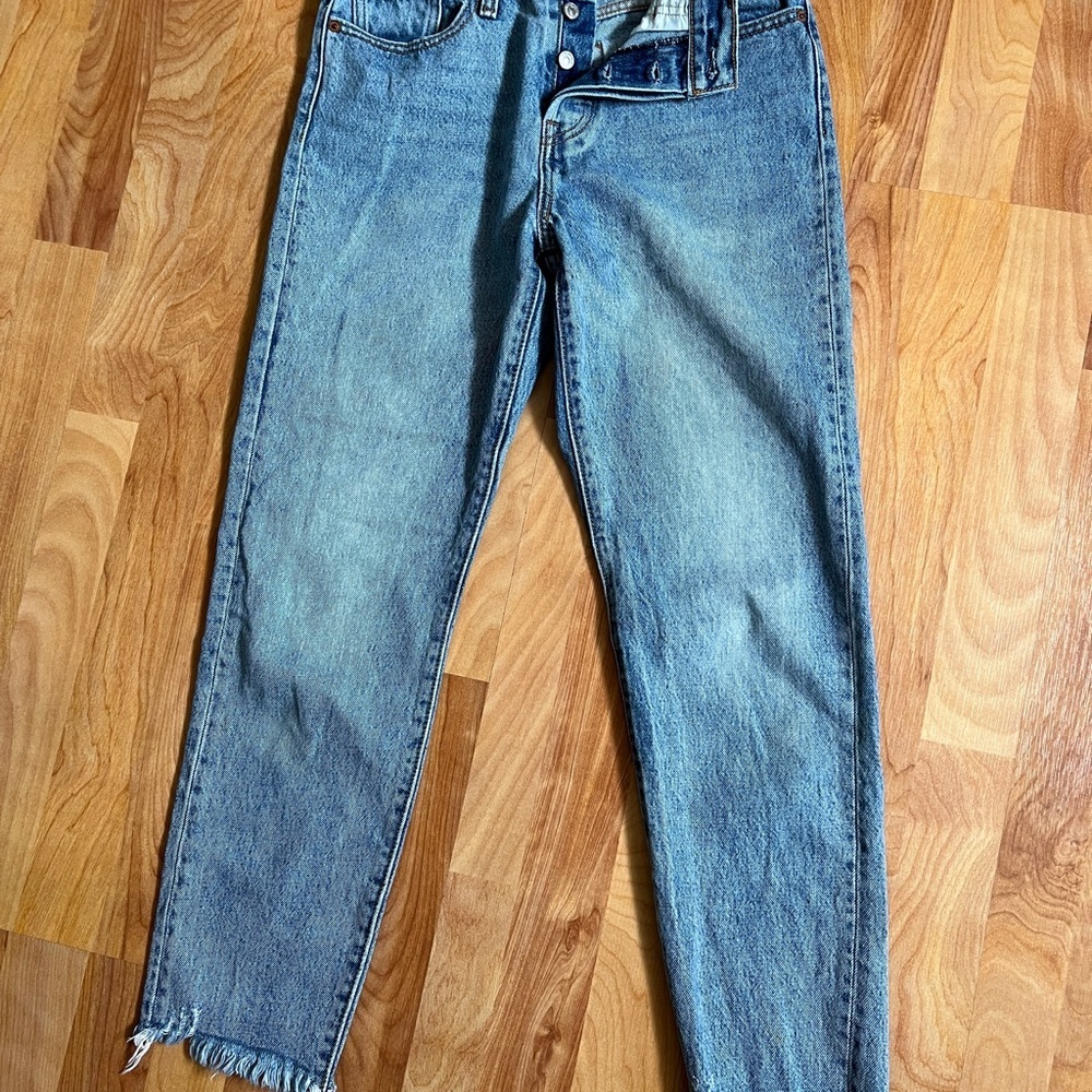 Levi's Classic Wedgie Blue Jeans with Brown Leather Patch sz 27